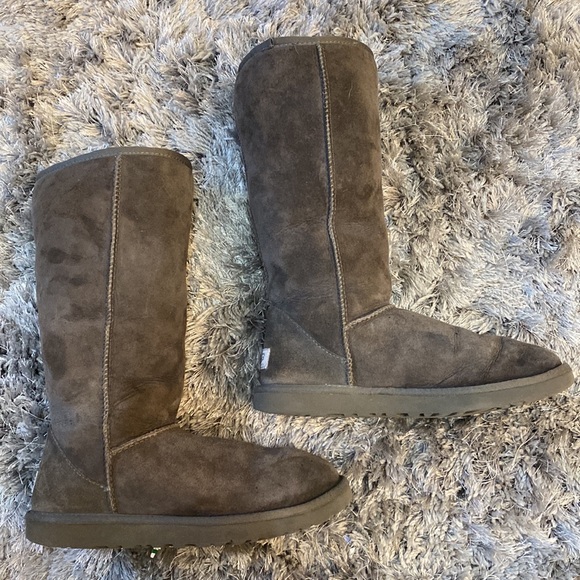 UGG Shoes - GREY Tall Classic UGG's Size 8 Excellent Condition!